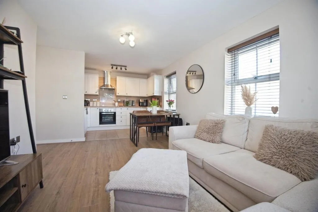 2 bed flat to rent, Longacres Bridgend, CF31