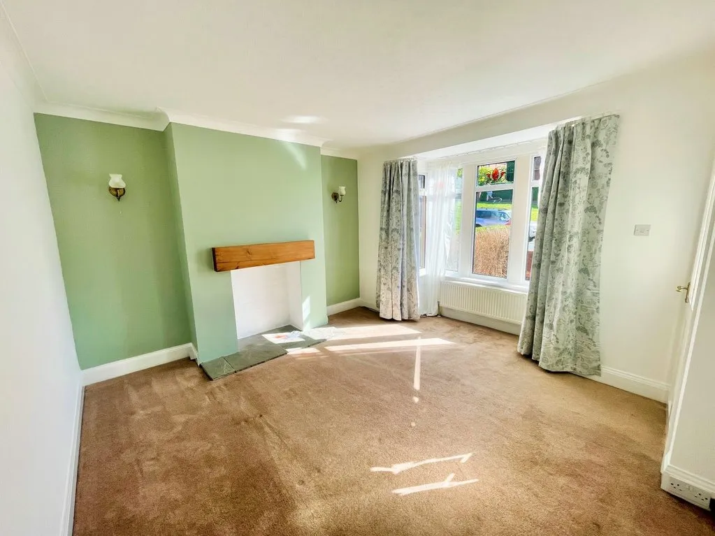 Leeds Old Road, Heckmondwike WF16 9AG, photo 2