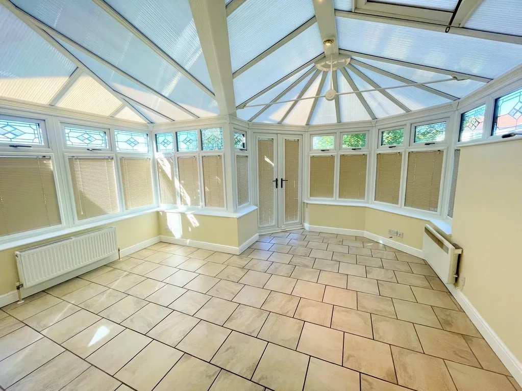 Leeds Old Road, Heckmondwike WF16 9AG, photo 4