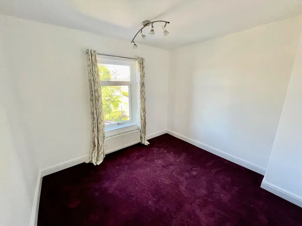 Leeds Old Road, Heckmondwike WF16 9AG, photo 7