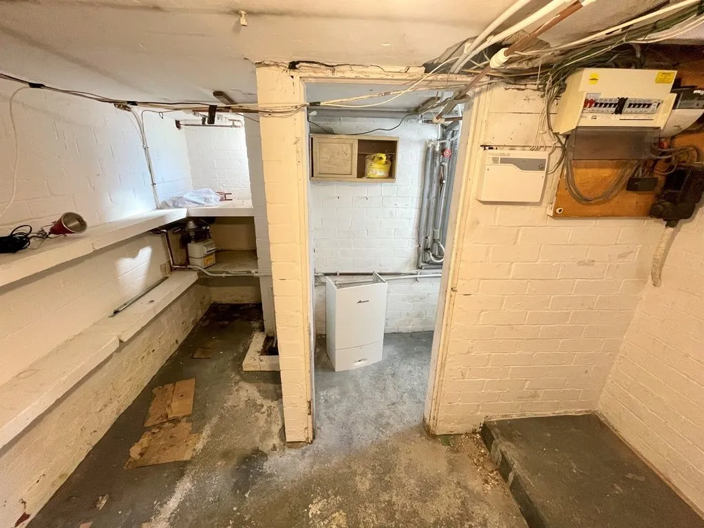 Leeds Old Road, Heckmondwike WF16 9AG, photo 12