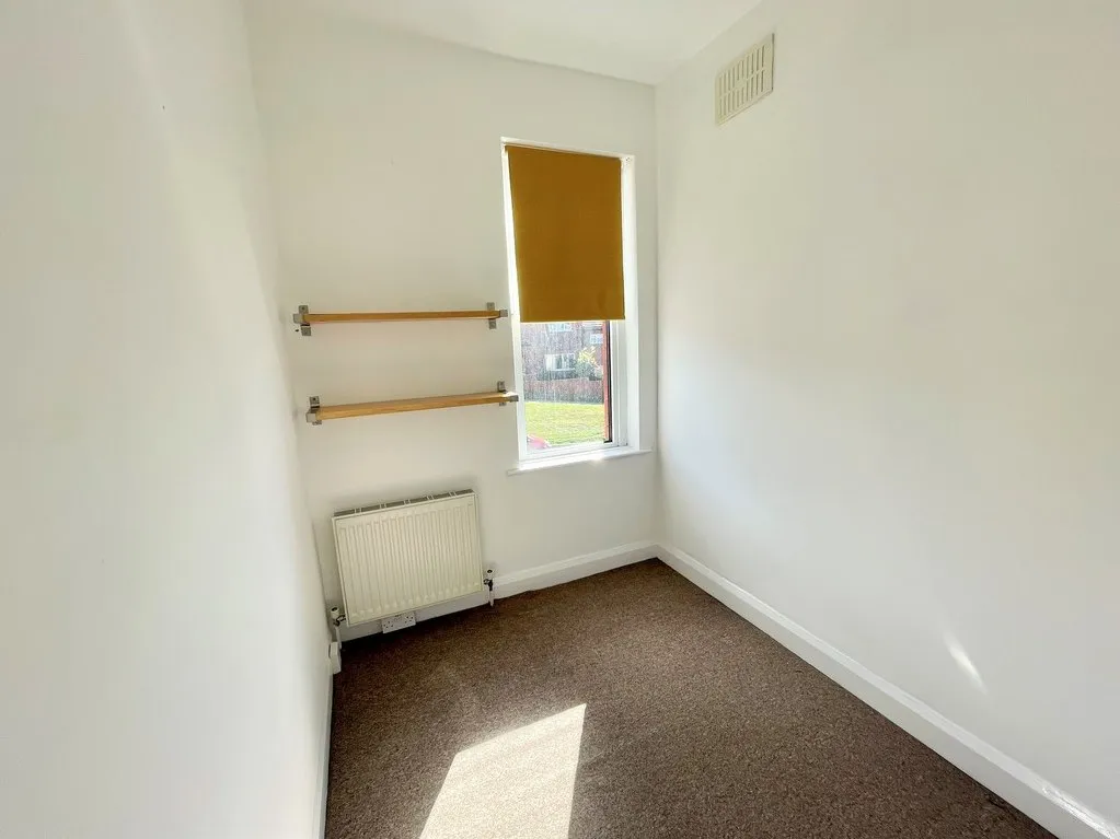 Leeds Old Road, Heckmondwike WF16 9AG, photo 8