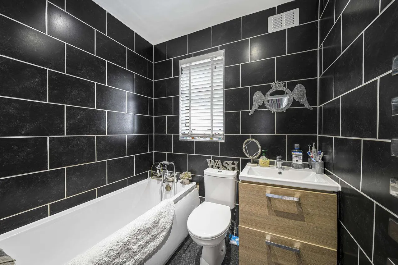 Berkeley Crescent, Dartford, DA1, photo 12