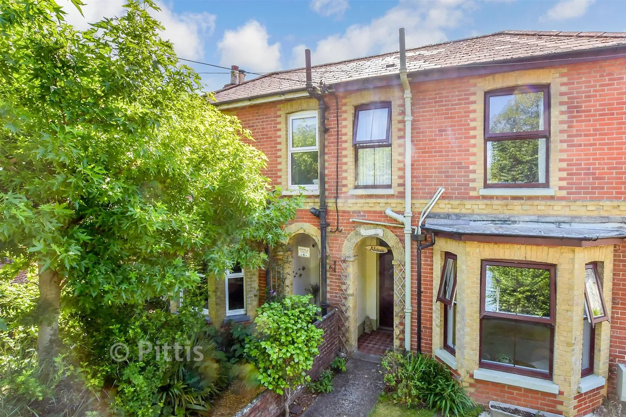 3 bed house for sale, Morton Road, Brading, PO36