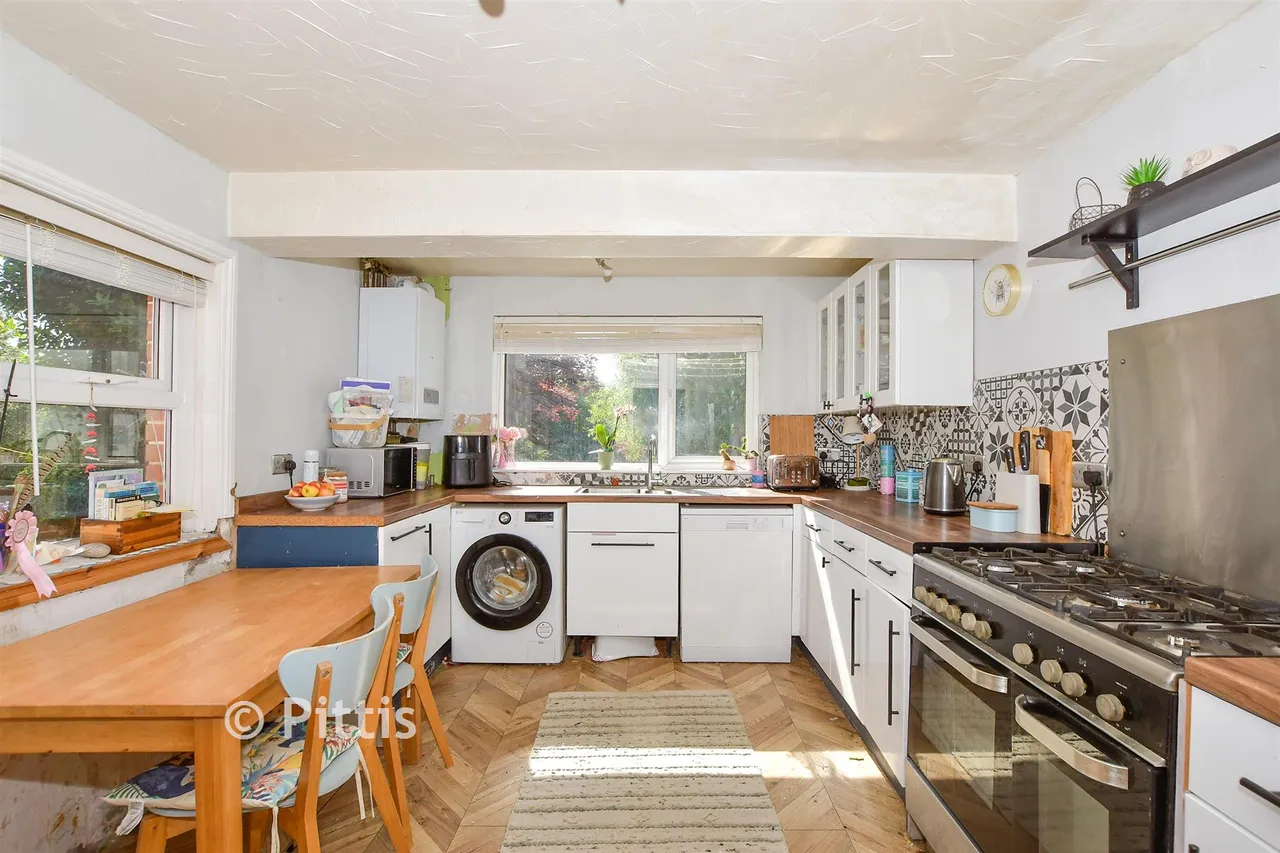Morton Road, Brading, PO36, photo 2