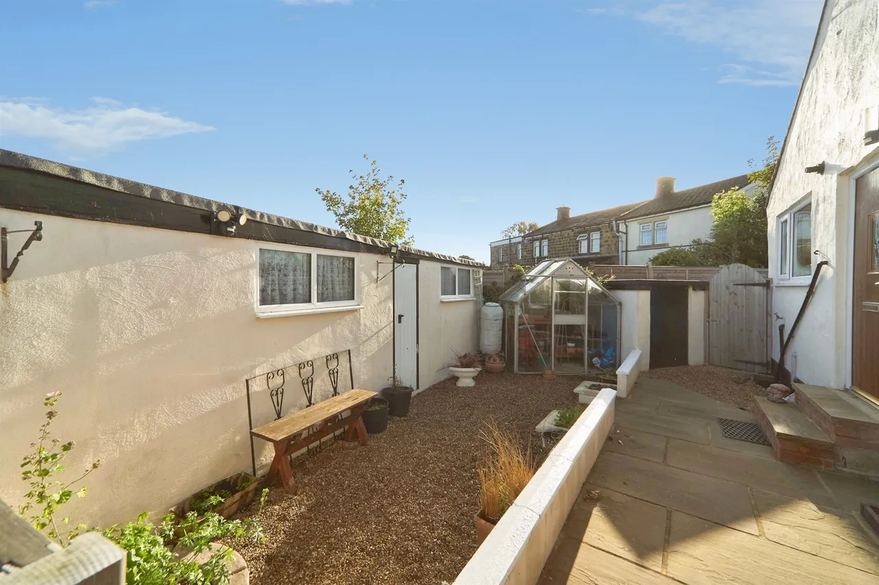 Westfield Close, Yeadon, LS19, photo 13