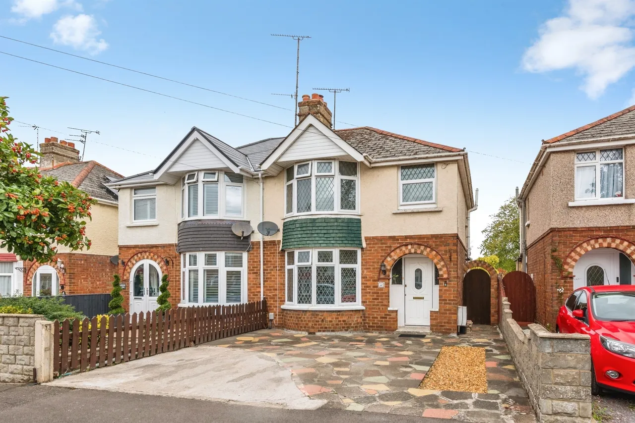 3 bed house for sale, Richmond Road, Swindon, SN2