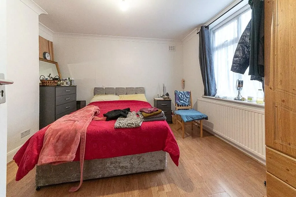 Five Bedroom Detached House, Two Ground Floor Bedrooms, UB8, photo 6