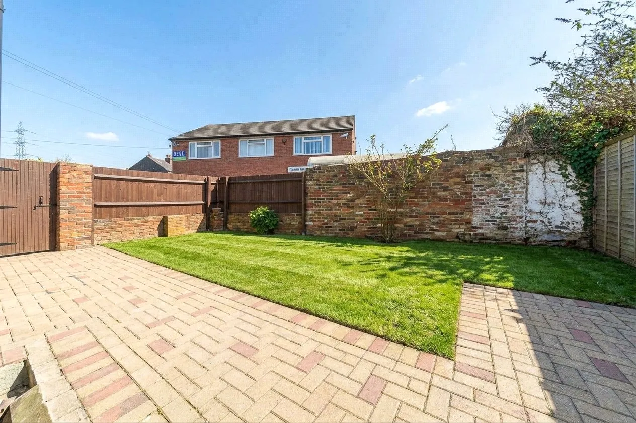 Five Bedroom Detached House, Two Ground Floor Bedrooms, UB8, photo 5