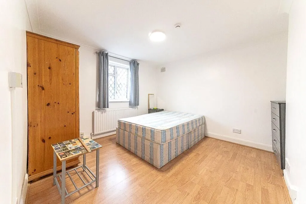 Five Bedroom Detached House, Two Ground Floor Bedrooms, UB8, photo 7
