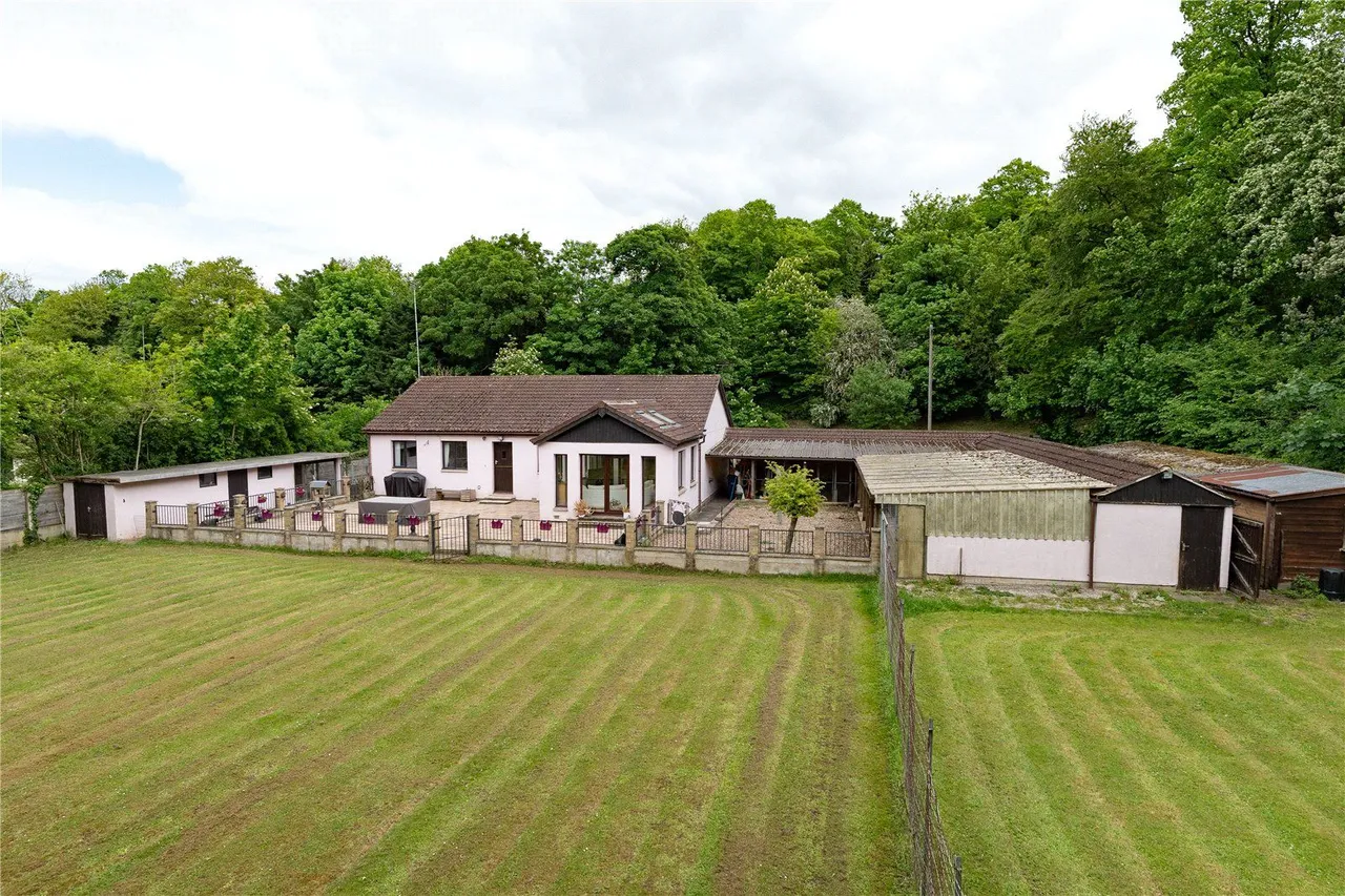 4 bed house for sale, North Road, Brotherton, WF11