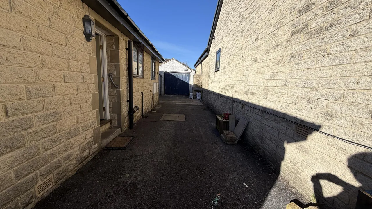 Moor Close Road, Bradford, BD13, photo 5