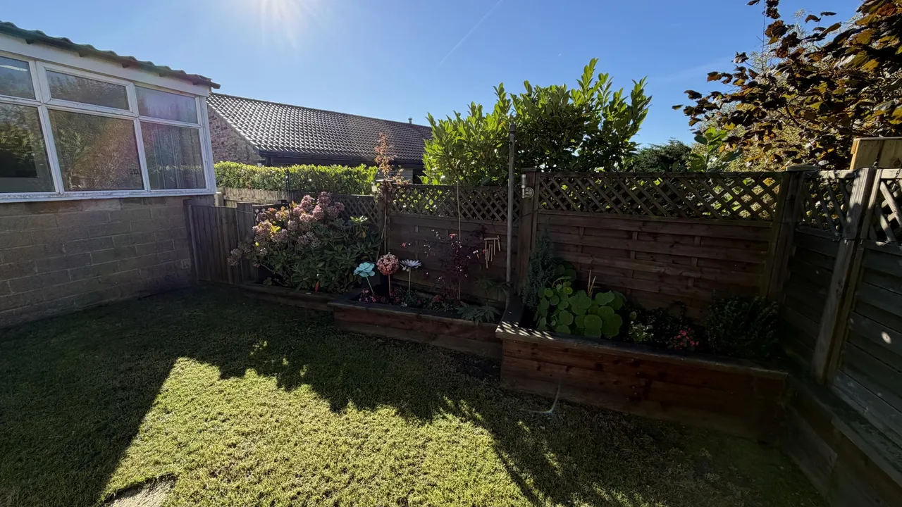 Moor Close Road, Bradford, BD13, photo 33