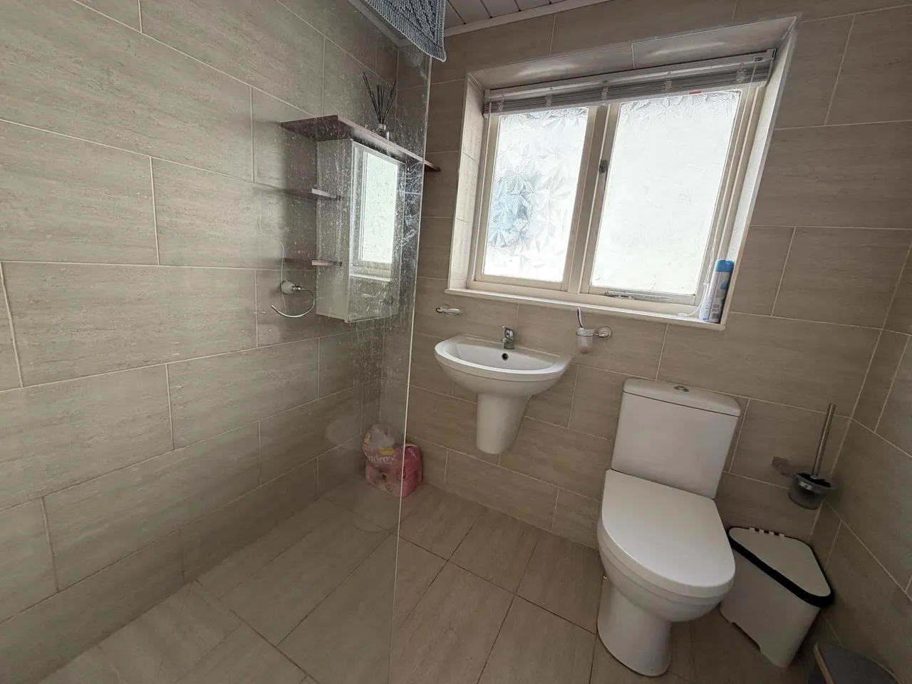 Moor Close Road, Bradford, BD13, photo 17