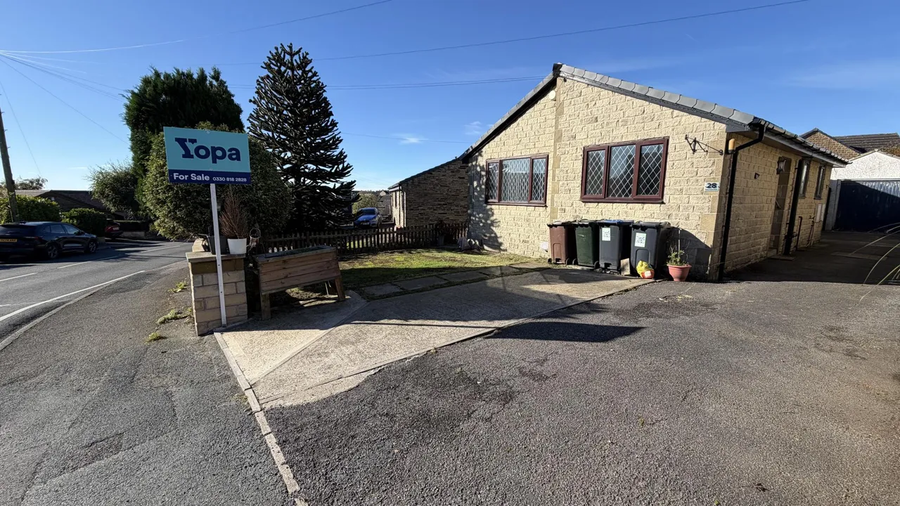 Moor Close Road, Bradford, BD13, photo 3