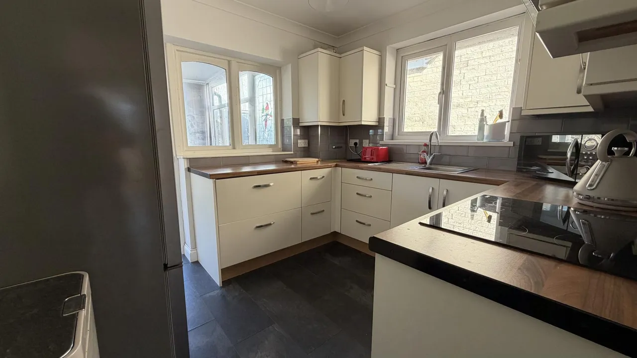 Moor Close Road, Bradford, BD13, photo 20