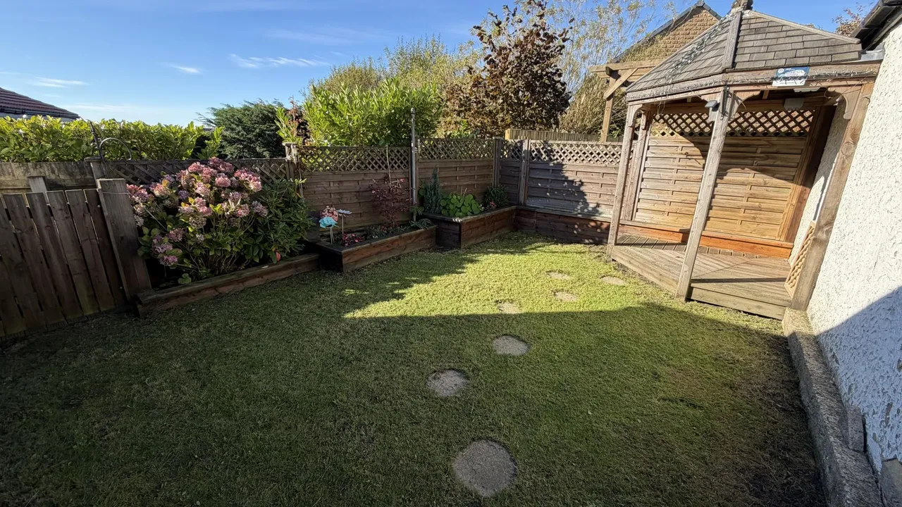 Moor Close Road, Bradford, BD13, photo 31