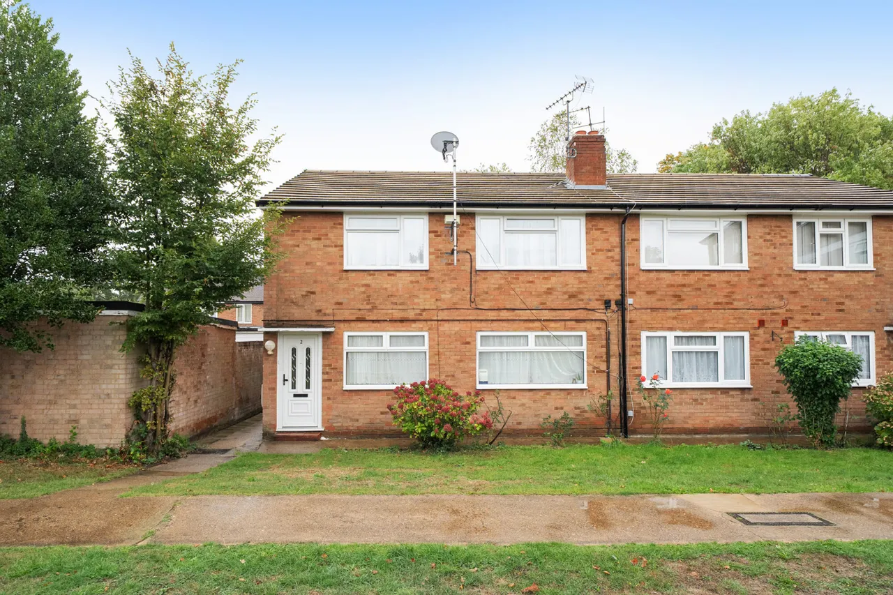 2 bed flat for sale, Bower Close, Northolt, UB5