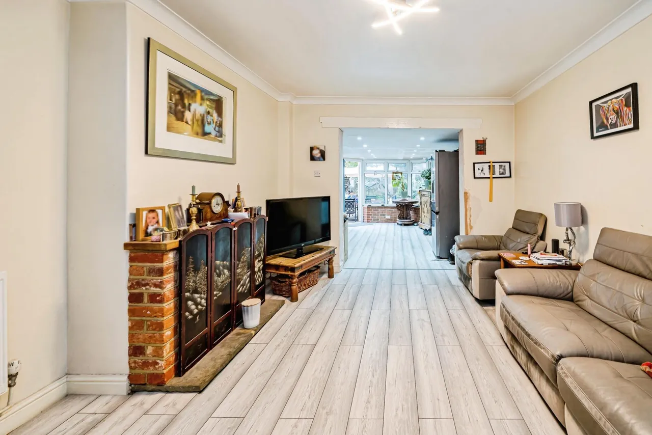 Wendover Road, Aylesbury, HP22, photo 5