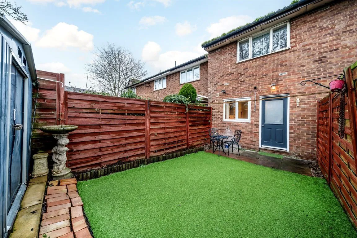 Harvesters Close, TW7, photo 4