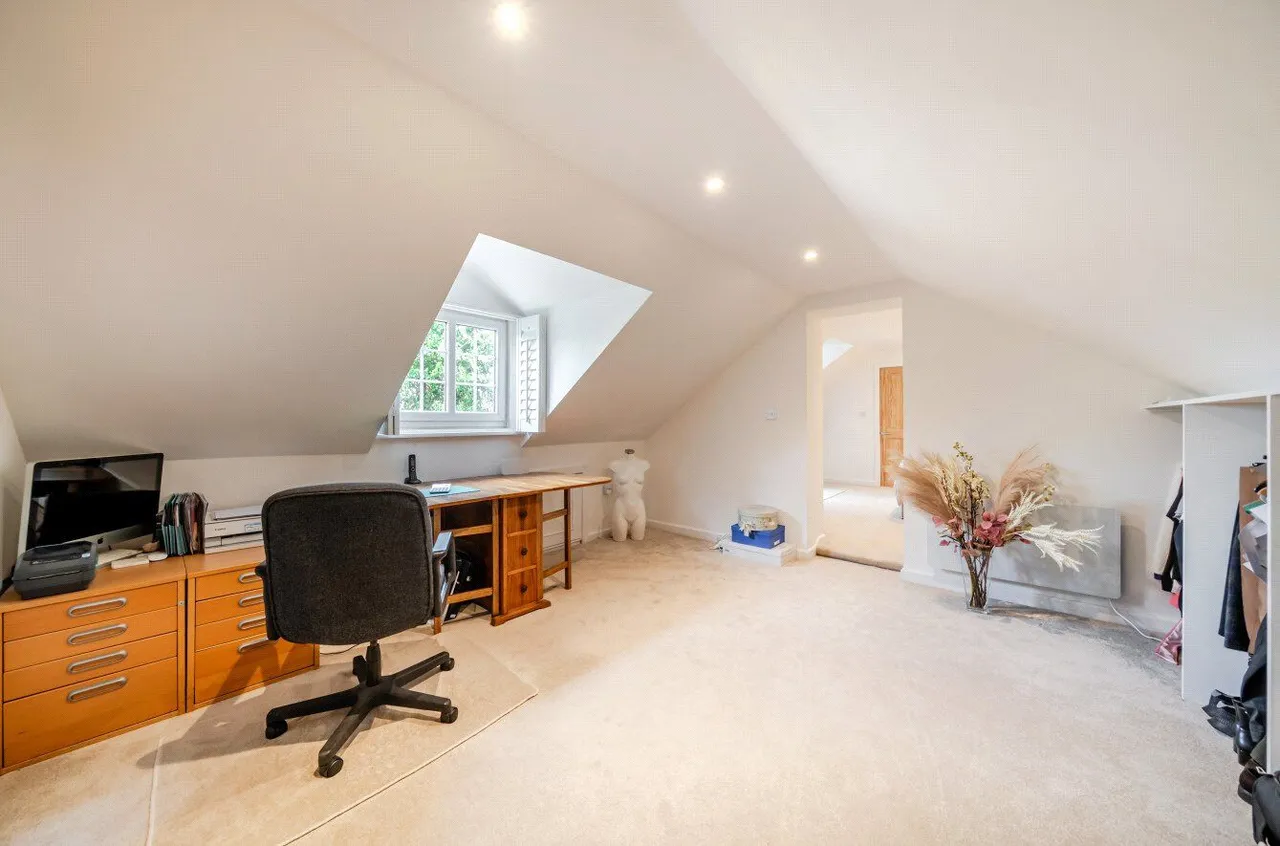 Sunny Brow Road, Archer Park, M24, photo 17