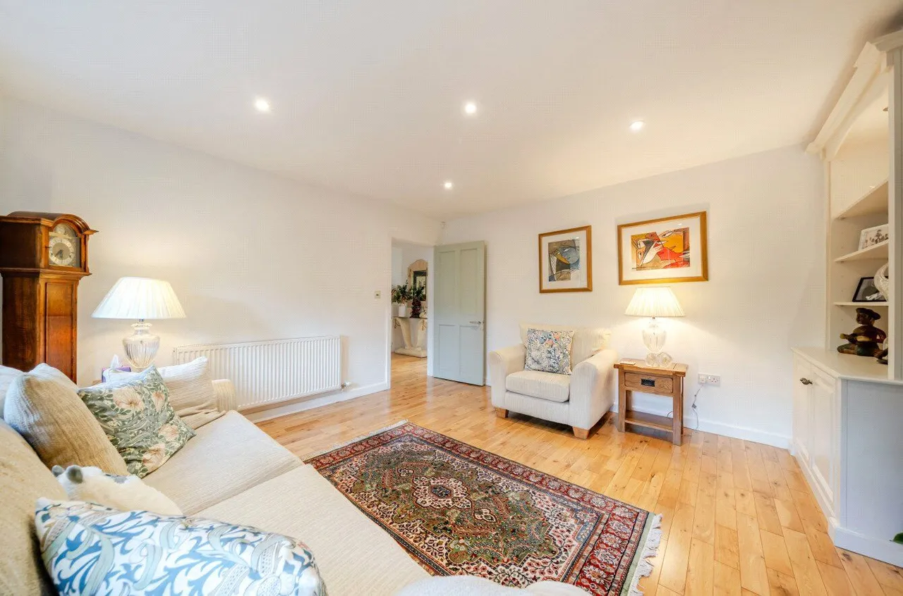 Sunny Brow Road, Archer Park, M24, photo 7
