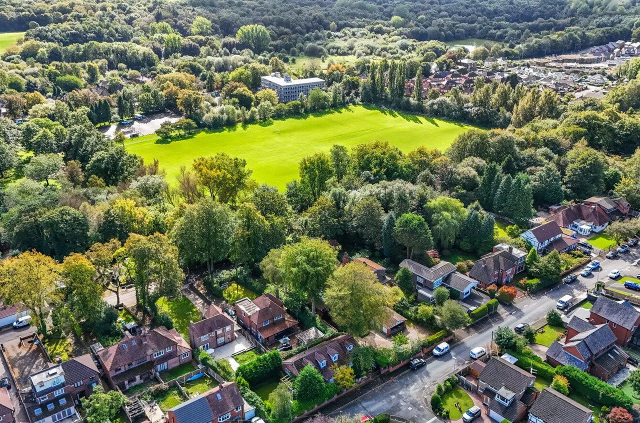Sunny Brow Road, Archer Park, M24, photo 5