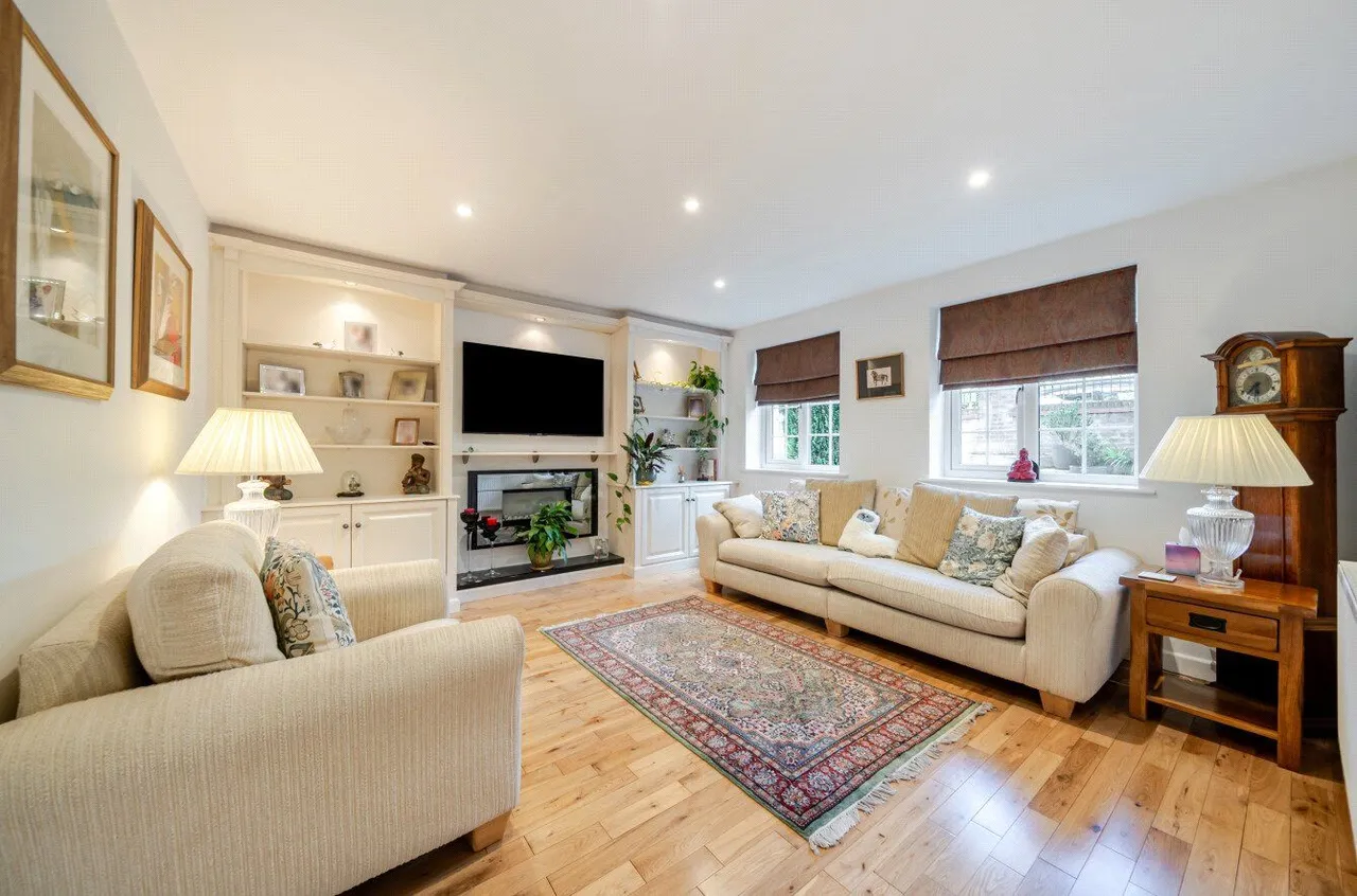 Sunny Brow Road, Archer Park, M24, photo 6