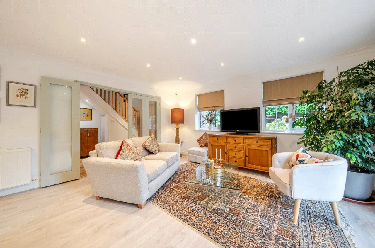 Sunny Brow Road, Archer Park, M24, photo 9