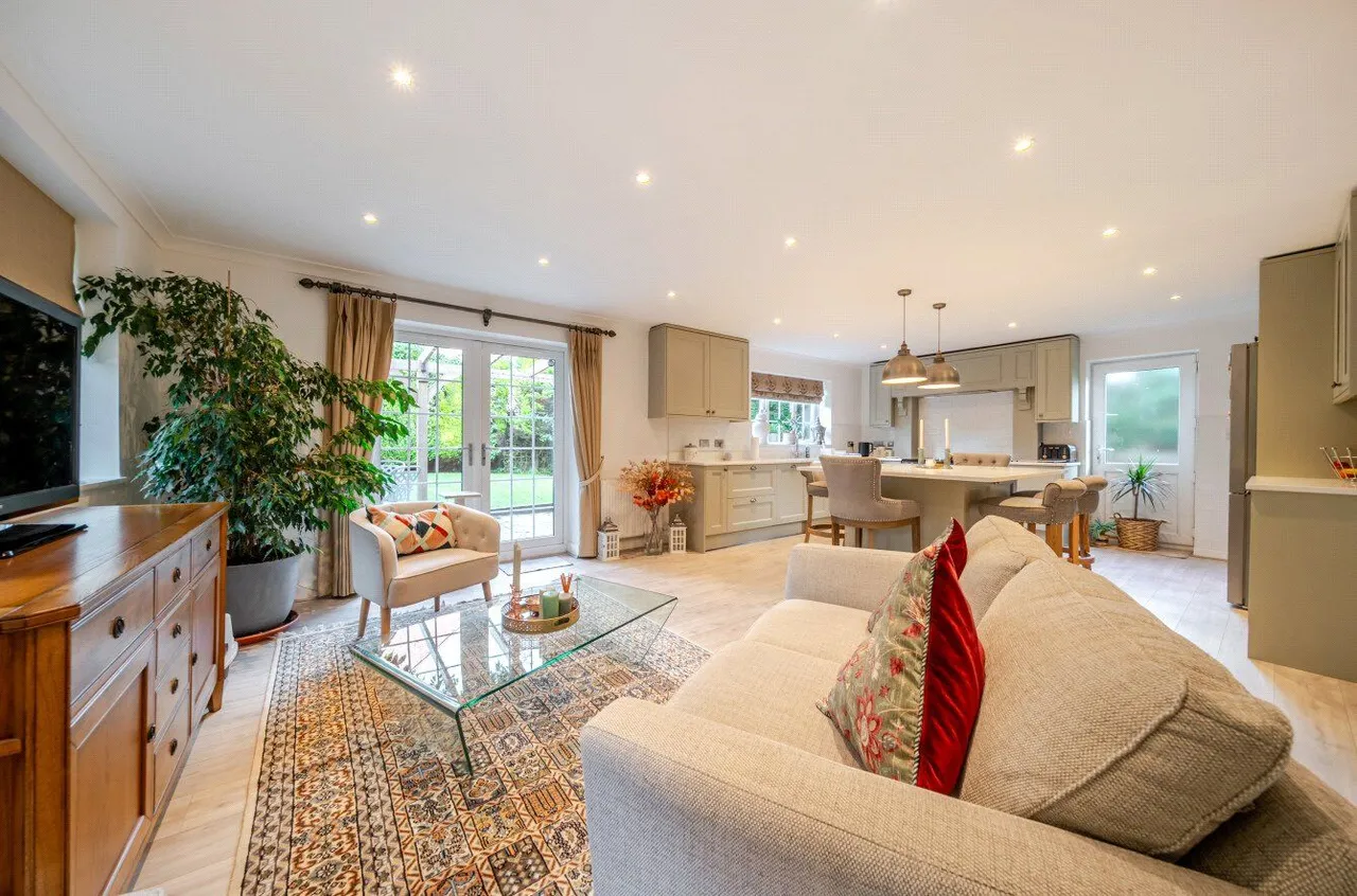 Sunny Brow Road, Archer Park, M24, photo 8