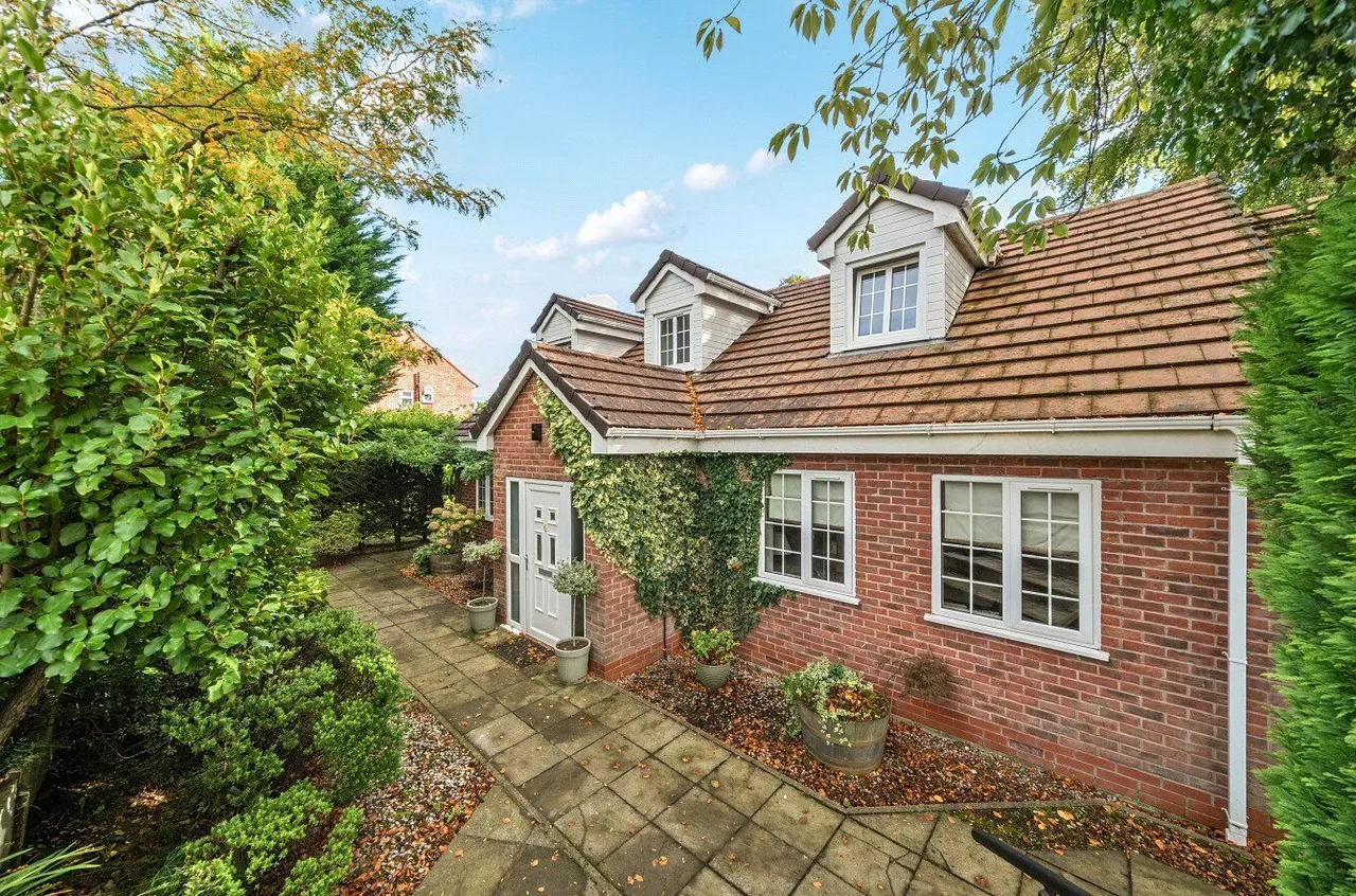 Sunny Brow Road, Archer Park, M24, photo 23