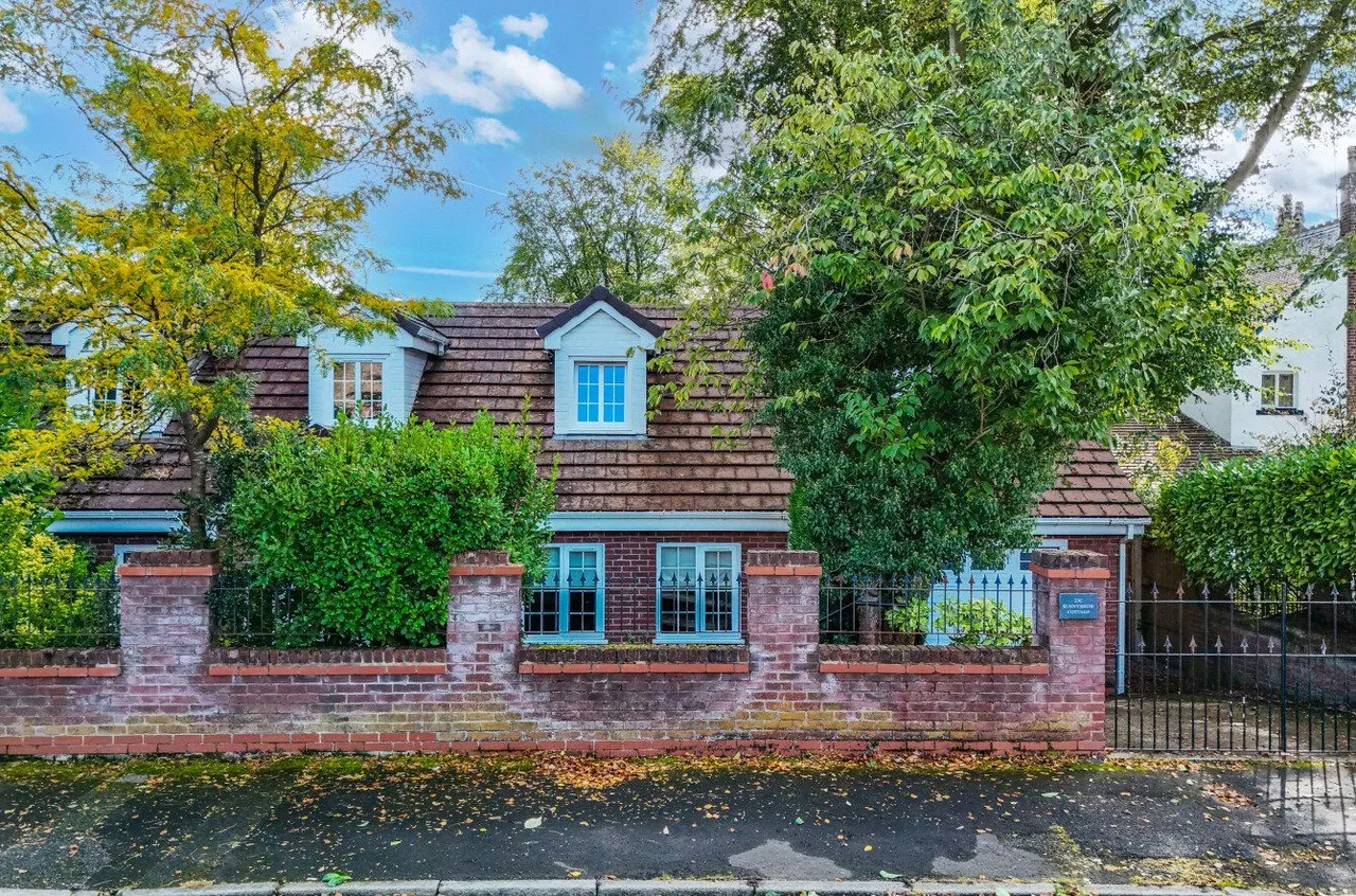 Sunny Brow Road, Archer Park, M24, photo 25