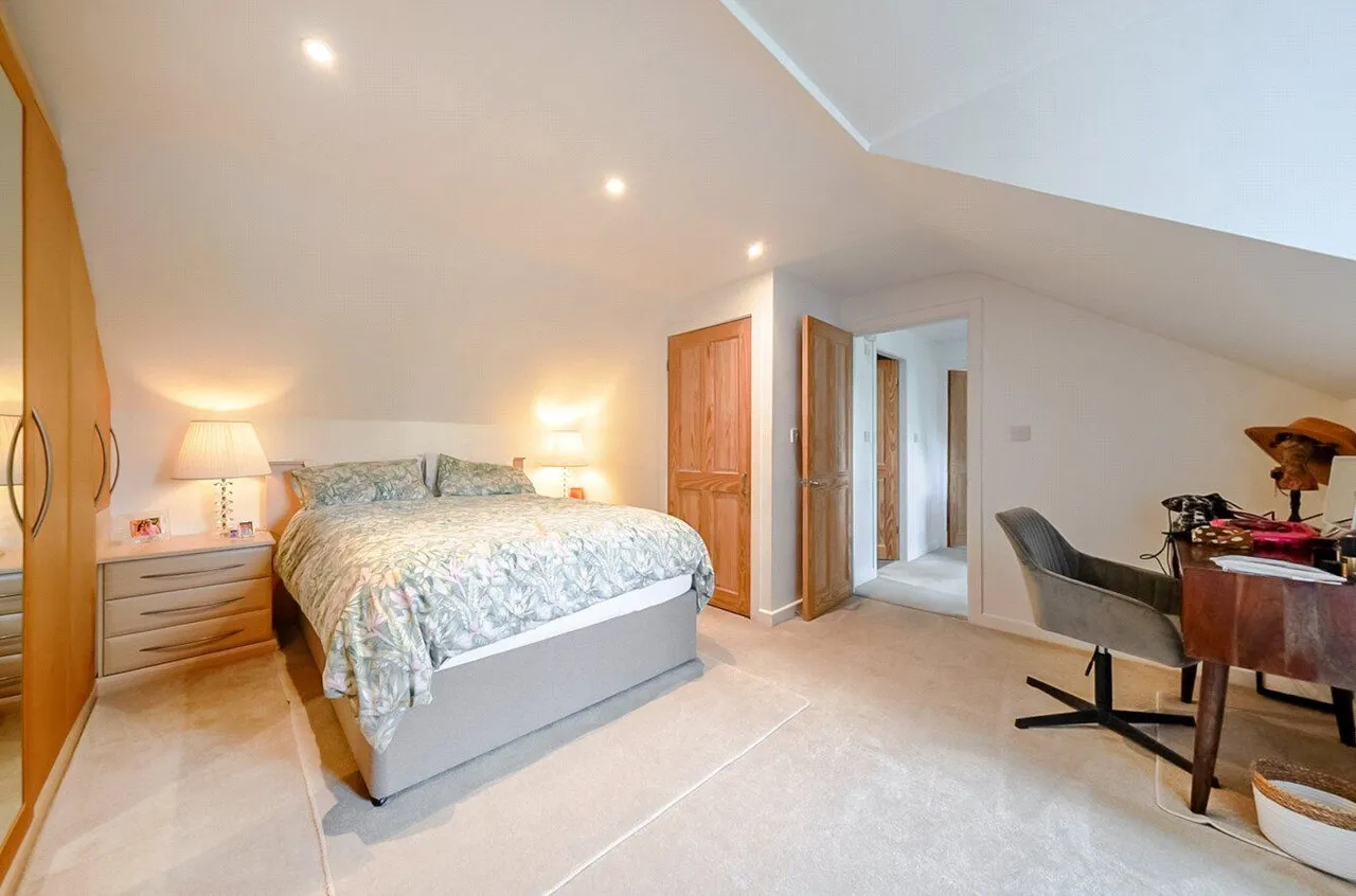 Sunny Brow Road, Archer Park, M24, photo 13