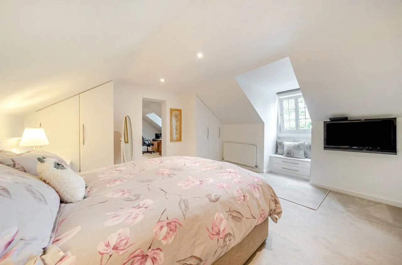 Sunny Brow Road, Archer Park, M24, photo 18