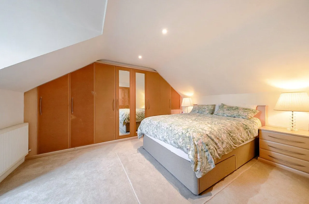 Sunny Brow Road, Archer Park, M24, photo 12