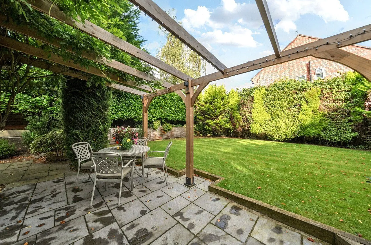 Sunny Brow Road, Archer Park, M24, photo 3