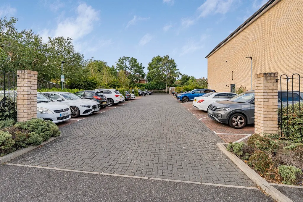 Oakpoint Court, Sutton Court Road, UB10, photo 20