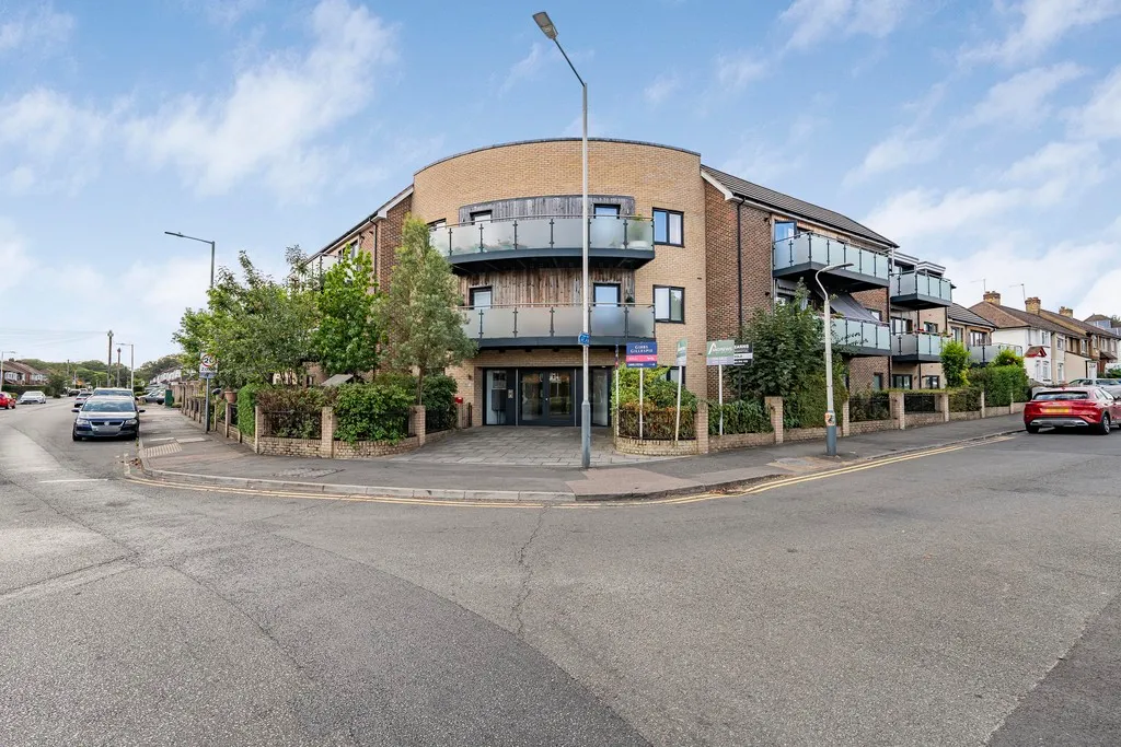Oakpoint Court, Sutton Court Road, UB10, photo 18