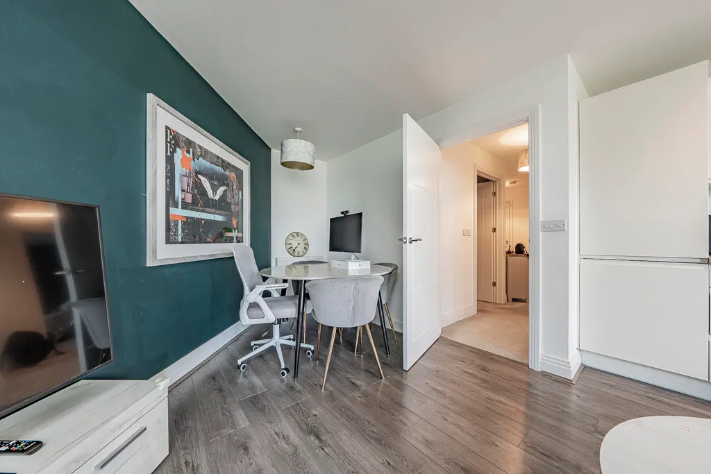 Oakpoint Court, Sutton Court Road, UB10, photo 6