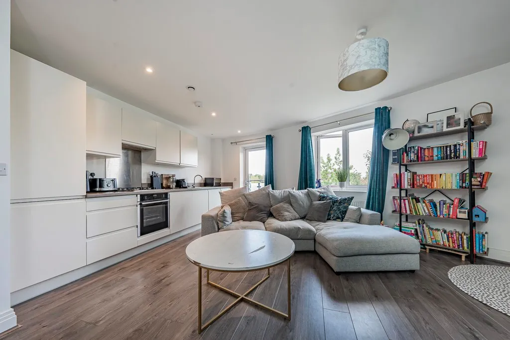 Oakpoint Court, Sutton Court Road, UB10, photo 19