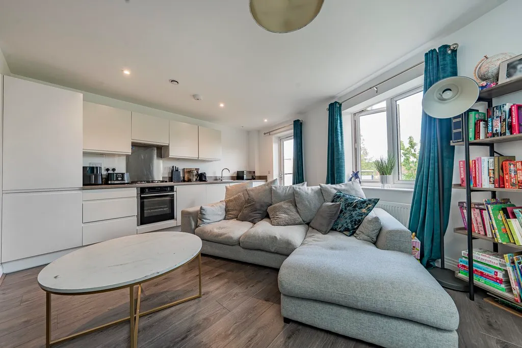 Oakpoint Court, Sutton Court Road, UB10, photo 22