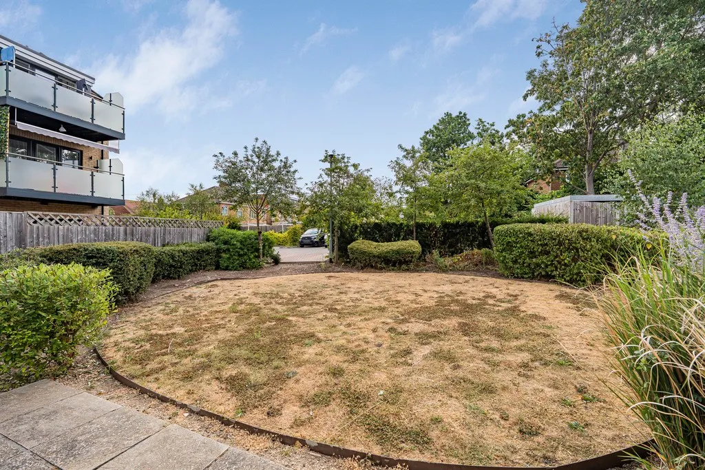 Oakpoint Court, Sutton Court Road, UB10, photo 16