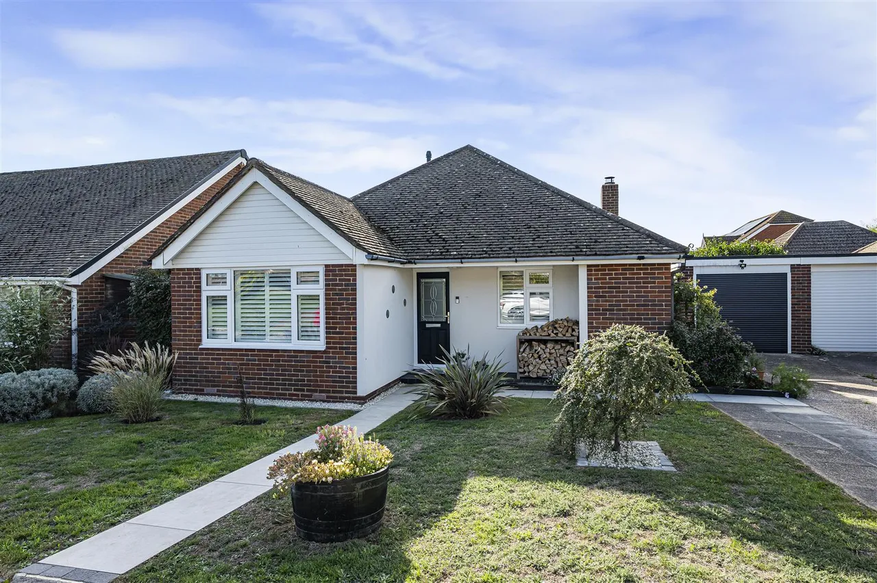 2 bed house for sale, Kingston Avenue, Seaford