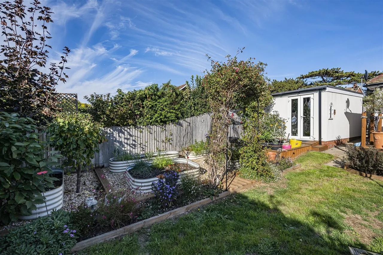 Kingston Avenue, Seaford, photo 36