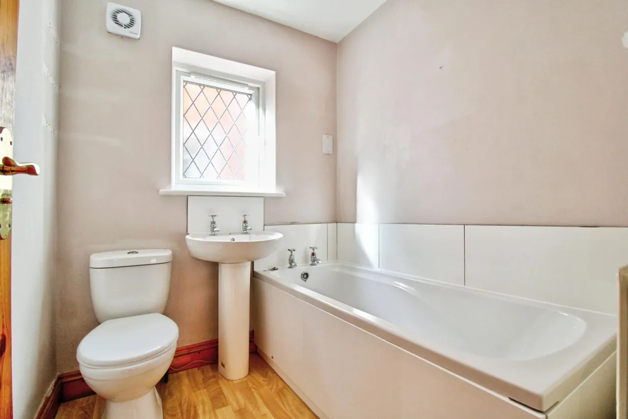 The Crescent, Upminster, RM14, photo 16
