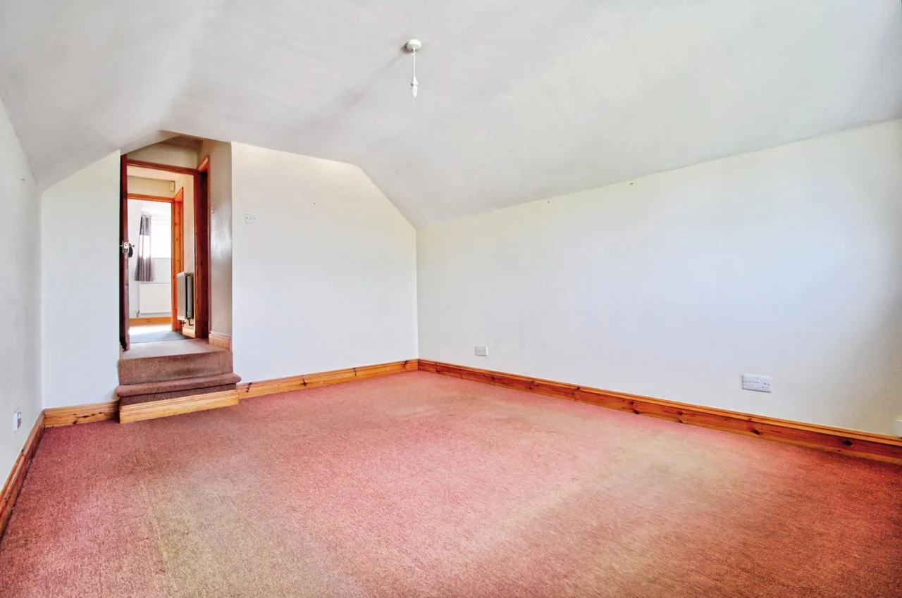 The Crescent, Upminster, RM14, photo 11