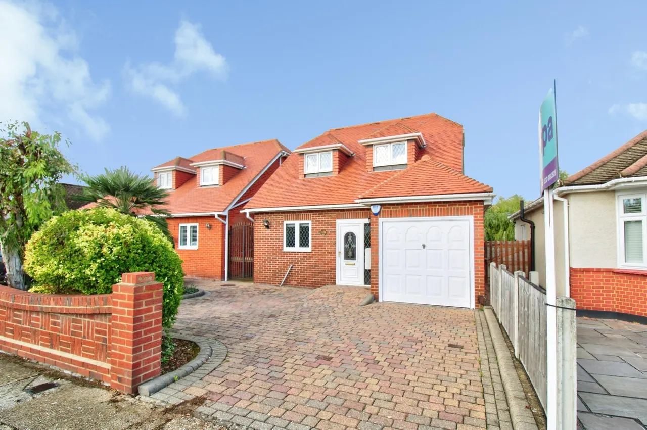 The Crescent, Upminster, RM14, photo 22