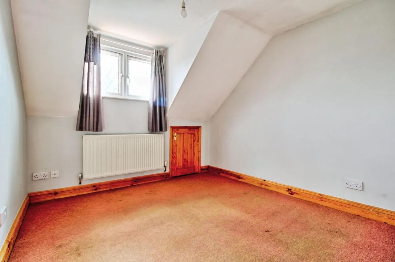 The Crescent, Upminster, RM14, photo 14