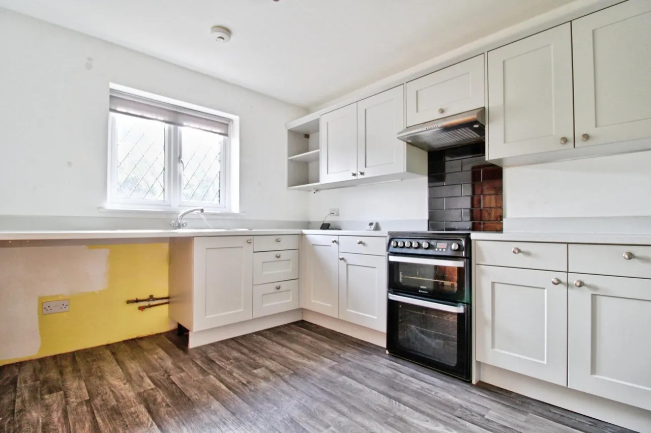 The Crescent, Upminster, RM14, photo 6
