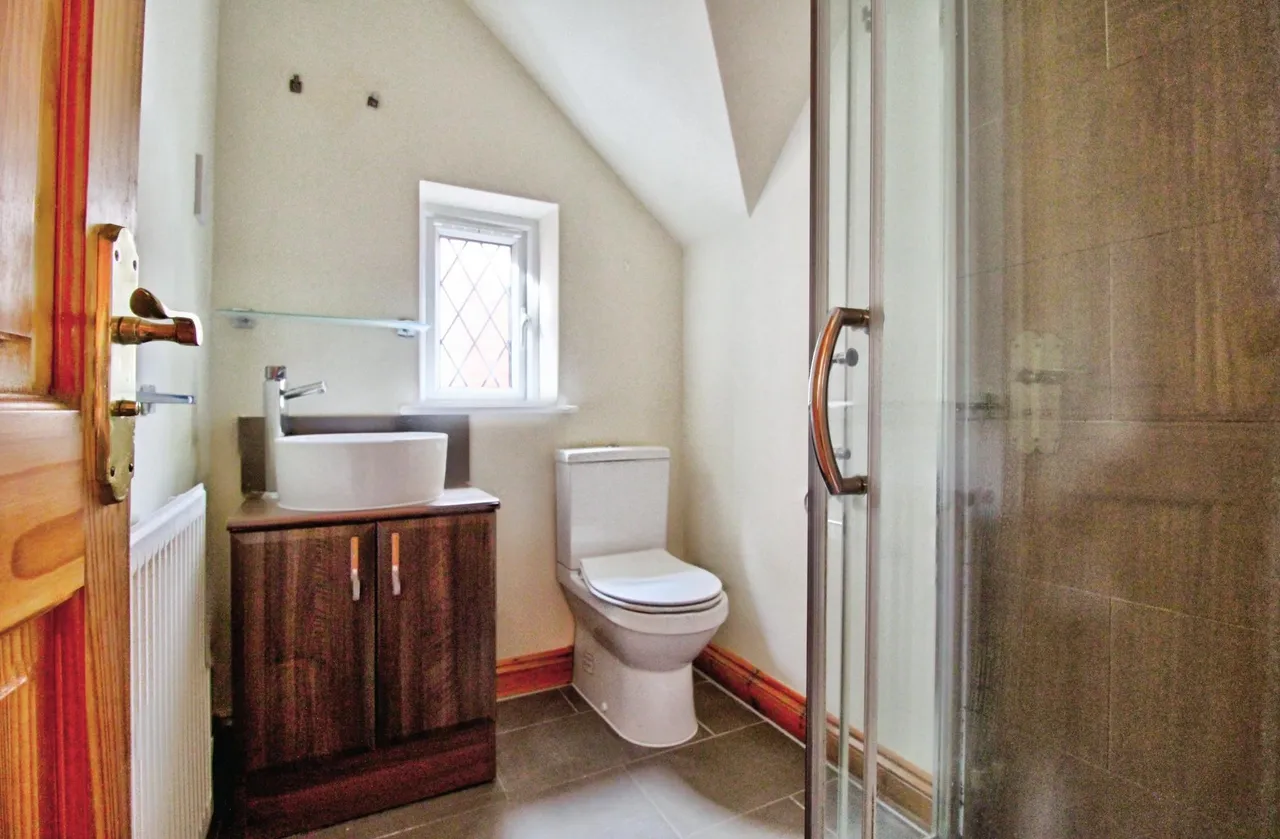The Crescent, Upminster, RM14, photo 12